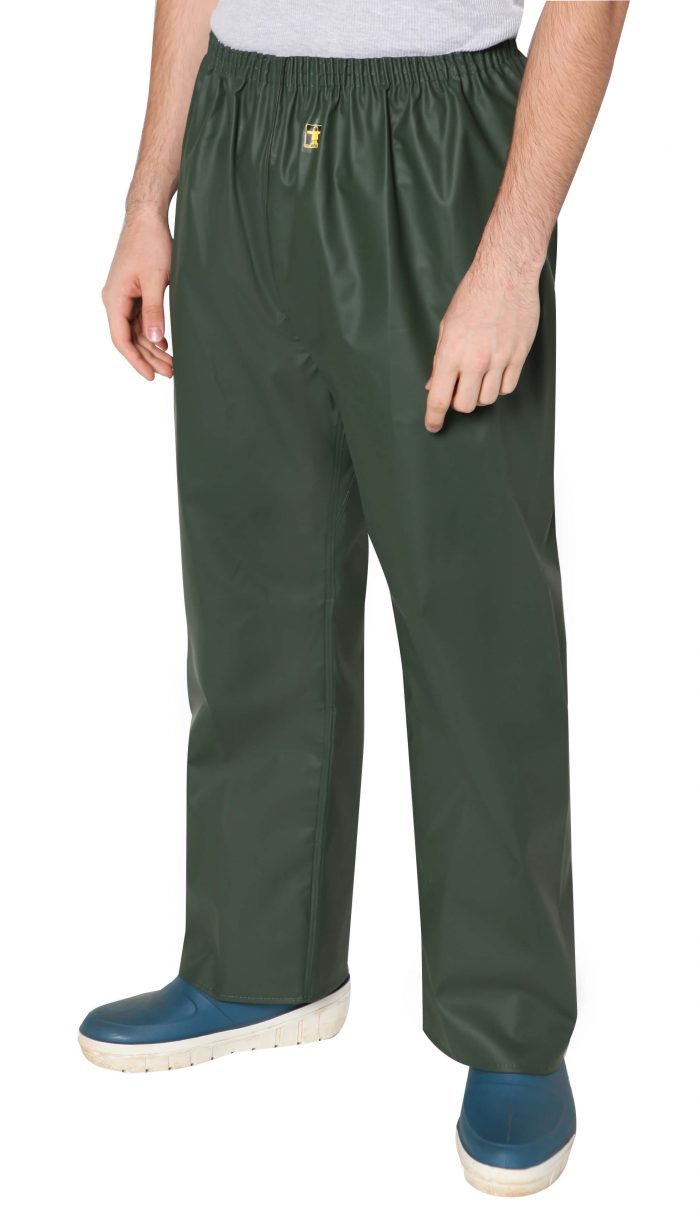 man wearing Guy Cotten heavy duty pouldo pants green